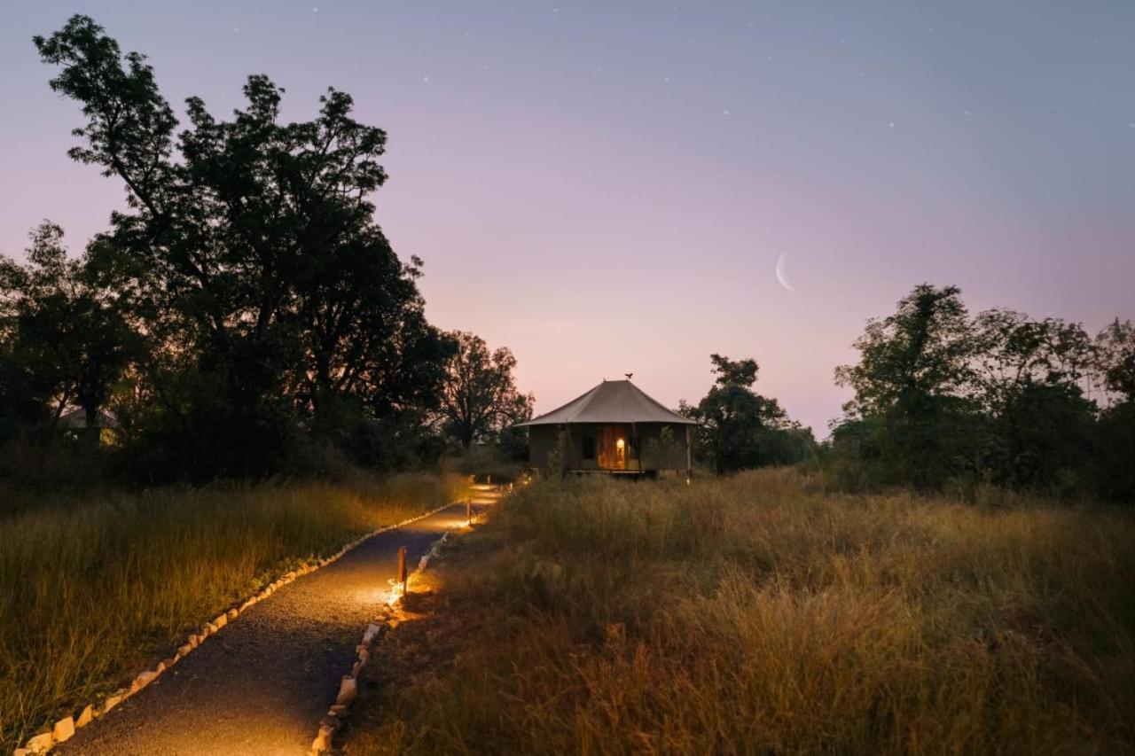 ホテル Trees N Tigers, Tadoba Kolāra エクステリア 写真